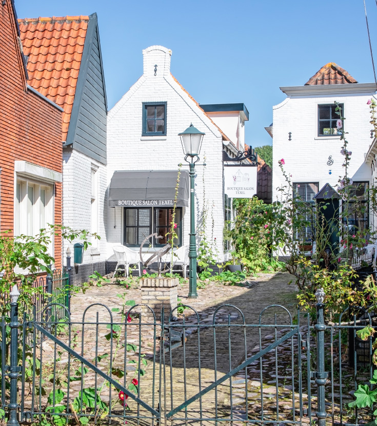 Het idylische hofje van Den Burg